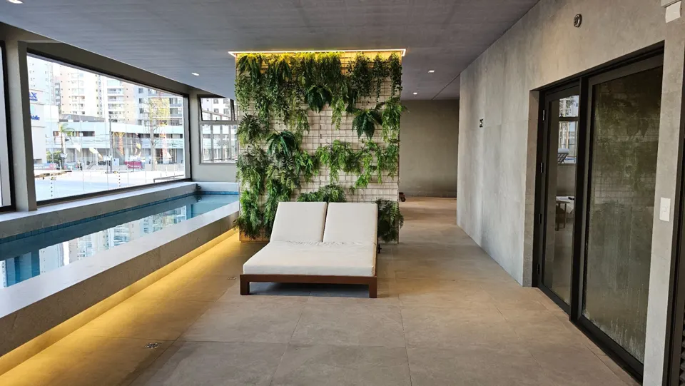 Piscina coberta e aquecida com raia no Signature Royal Park